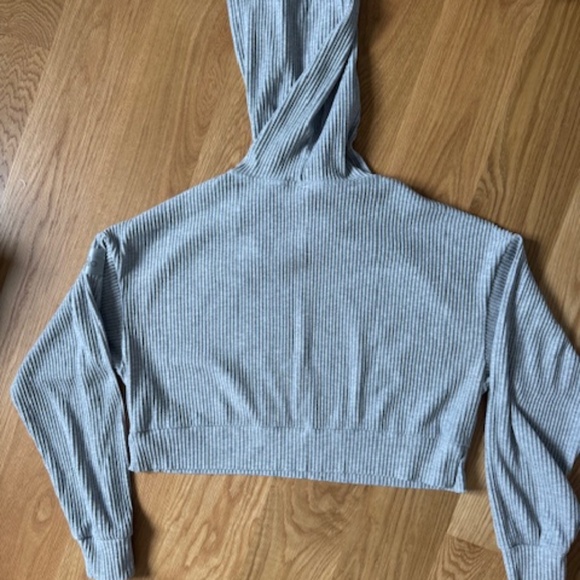 Alo Yoga Muse Hoodie, Size X-Small, Athletic Heather Grey - Picture 9 of 9